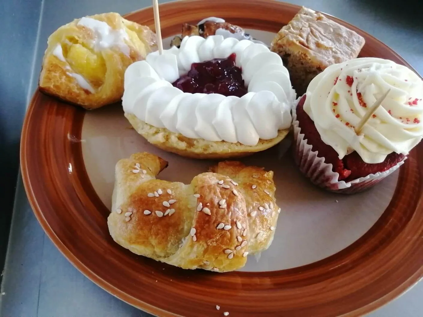 Kosher dessert and pastry catering